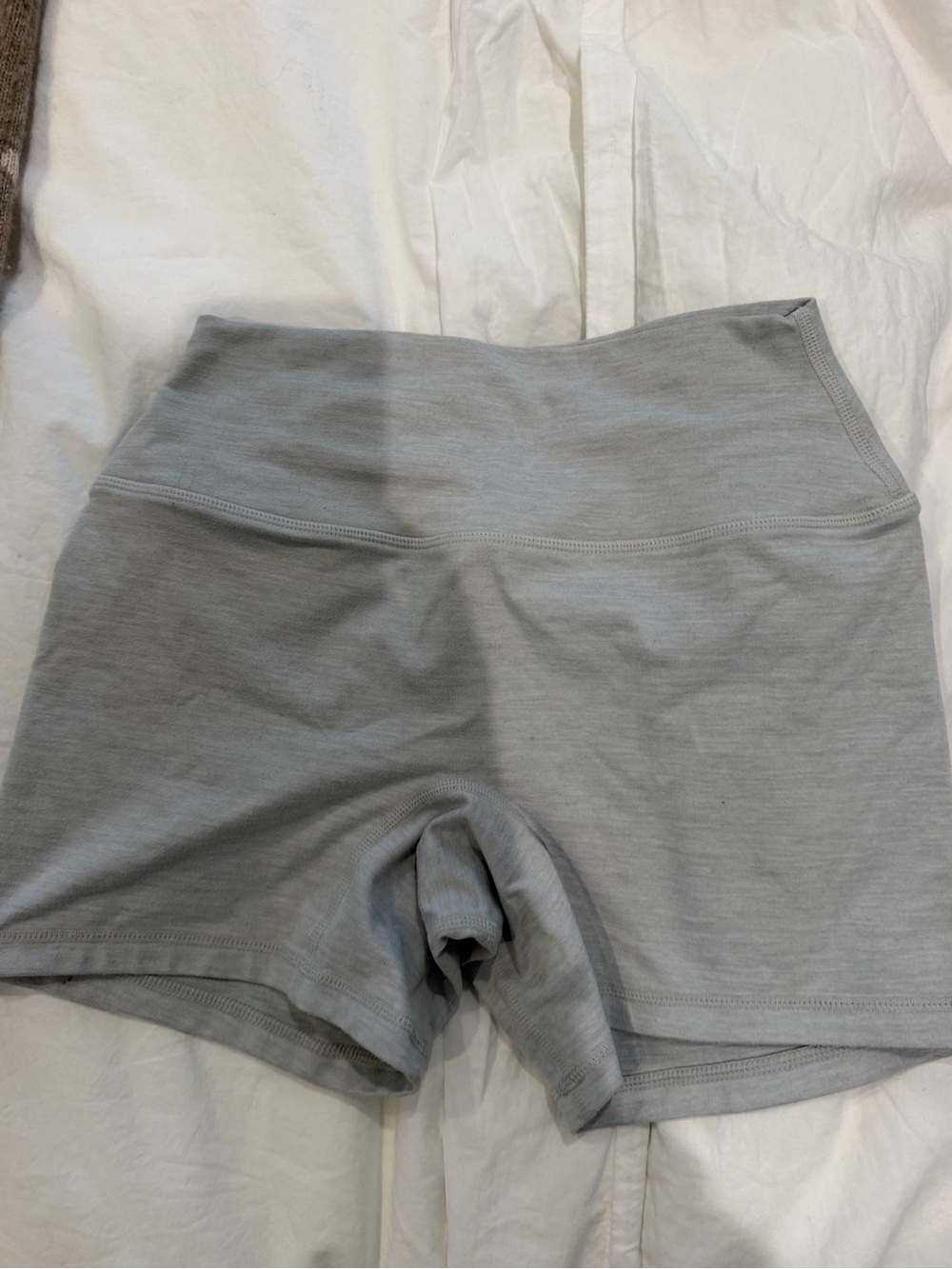 Set active Light Gray Women's High-Waist Stretch Shorts